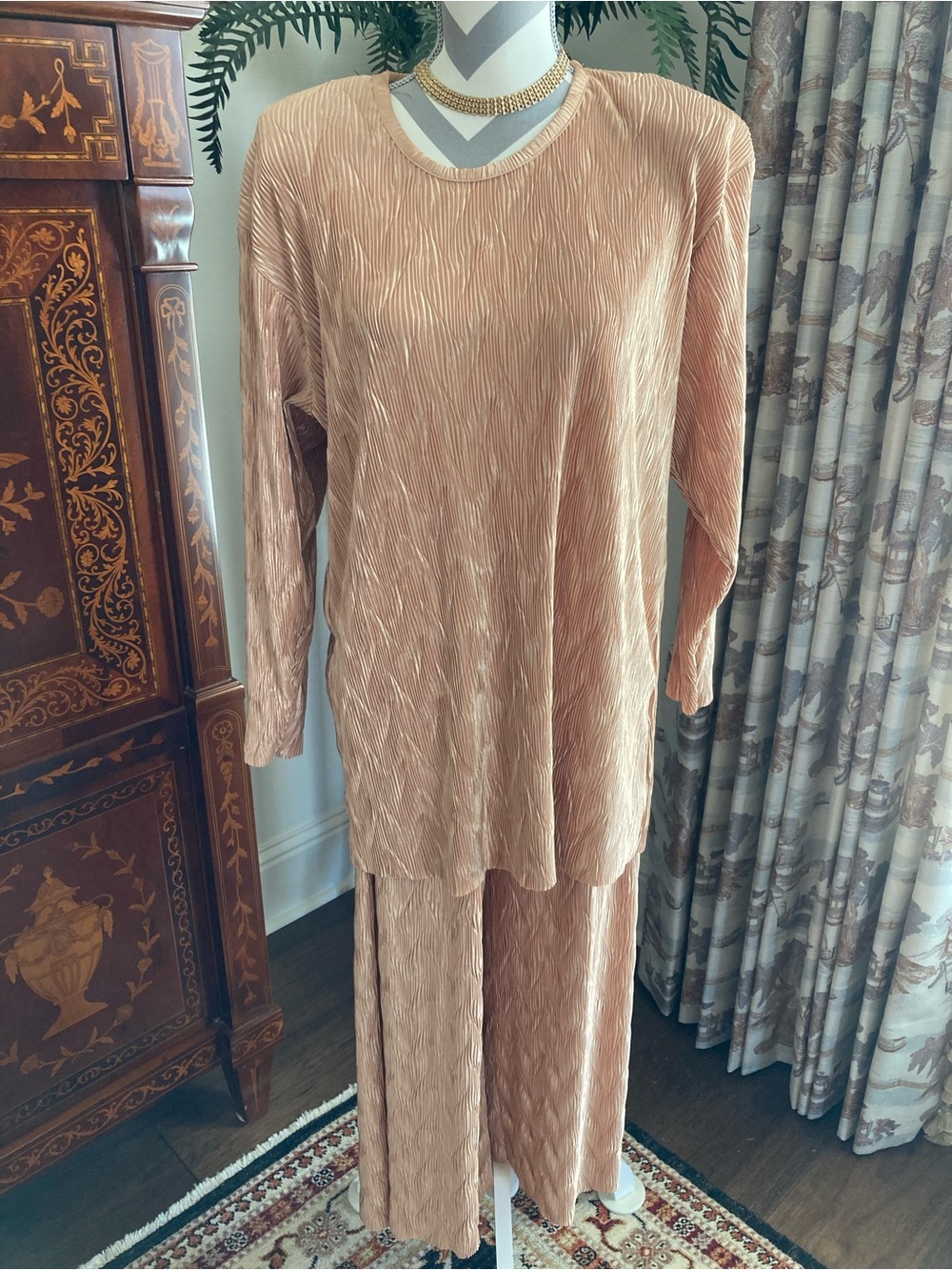 Woman's 2 pc Formal Pant/Top Suit Size M Gold
